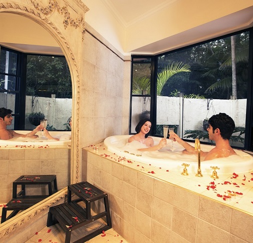 fine-dining-13 mt tamborine accommodation deals