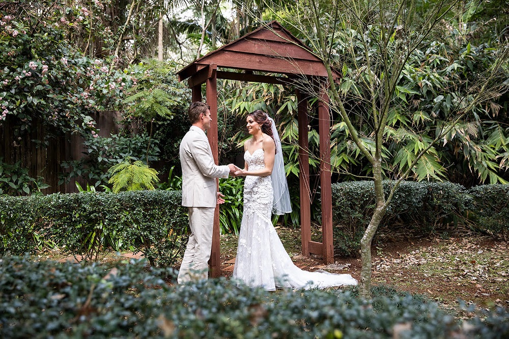 mt tamborine accommodation with garden 