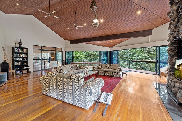 mt tamborine accommodation with garden
