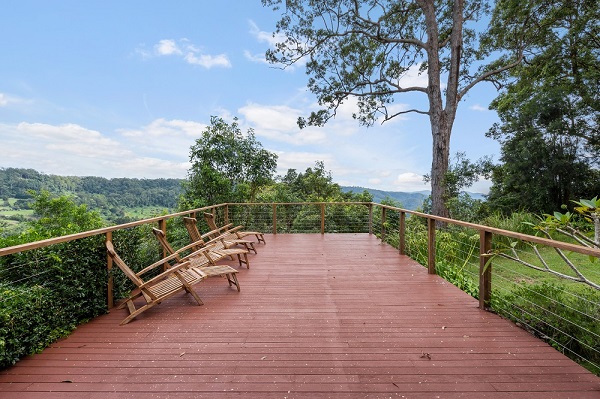 mt tamborine accommodation with garden